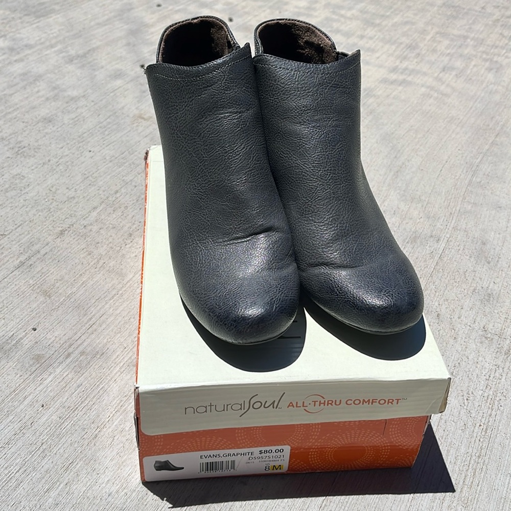 naturalSoul Evans Graphite wedge booties size 8